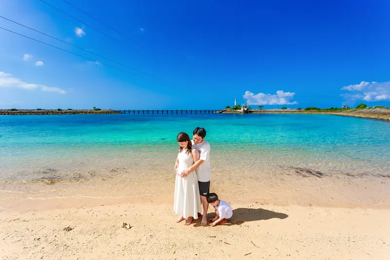 お腹の丸みが美しく映るマタニティポートレート